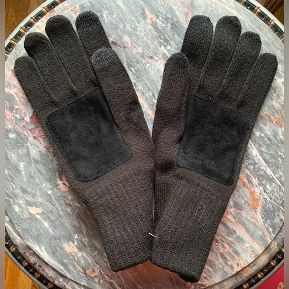 New PAJAR Black and Gray Reversible Beanie and Gloves Set - Picture 6 of 6